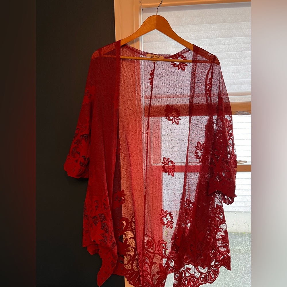 Francesca’s burgundy kimono. Sheer. Short sleeve. Size S.